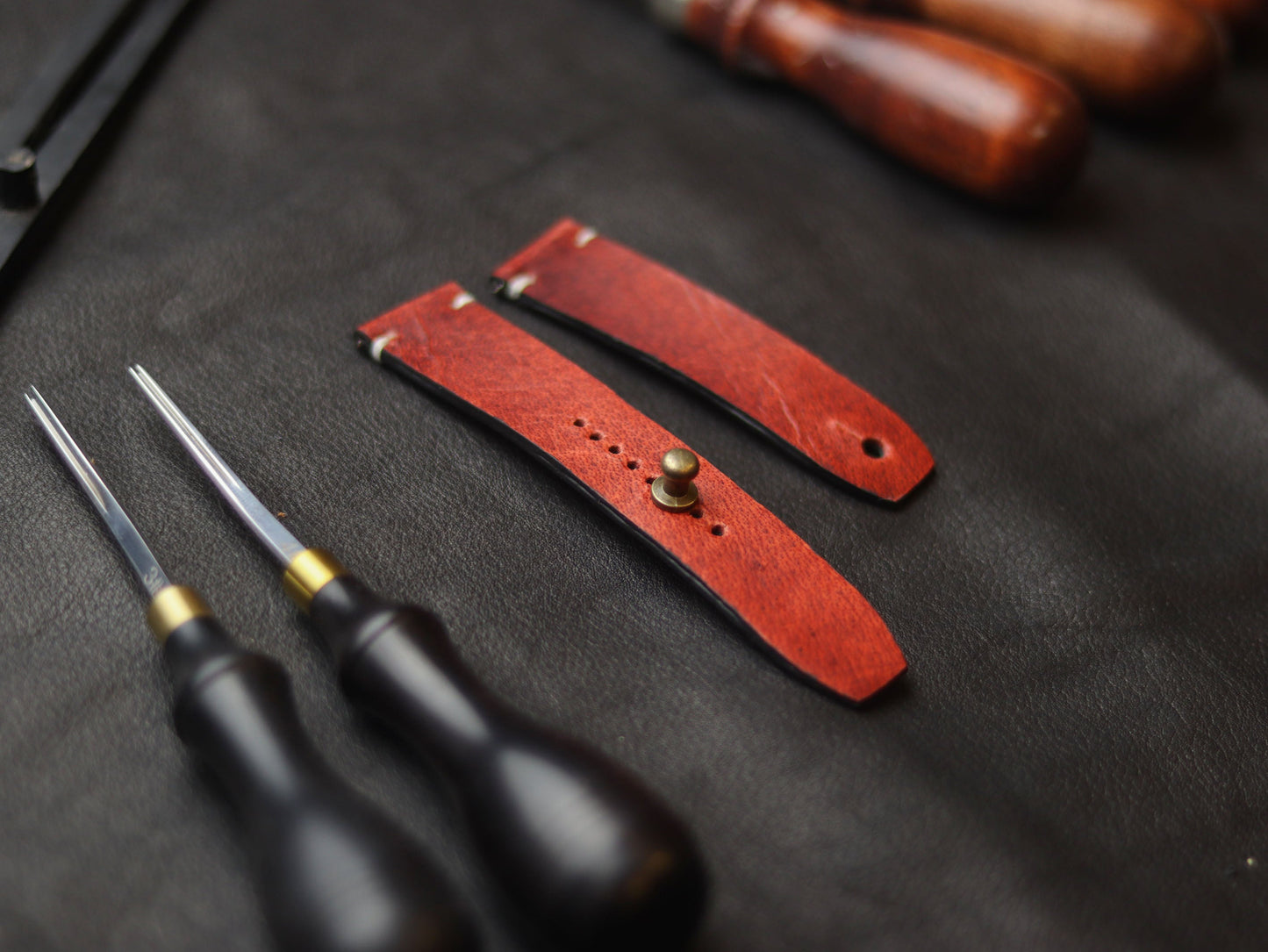 RED RICH  (BEACH) - MINIMAL STITCHED WATCH STRAPS grip