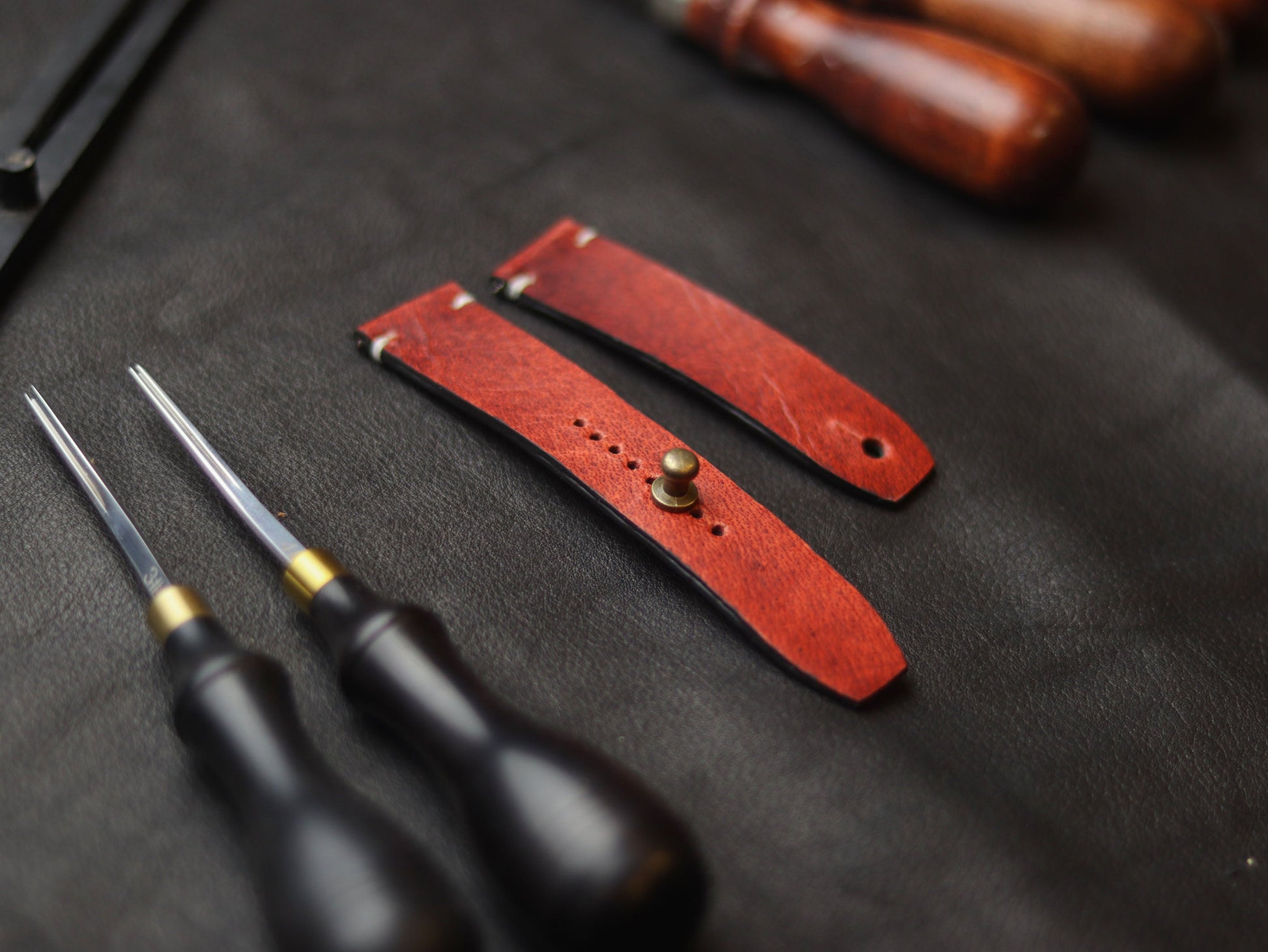 RED RICH  (BEACH) - MINIMAL STITCHED WATCH STRAPS grip