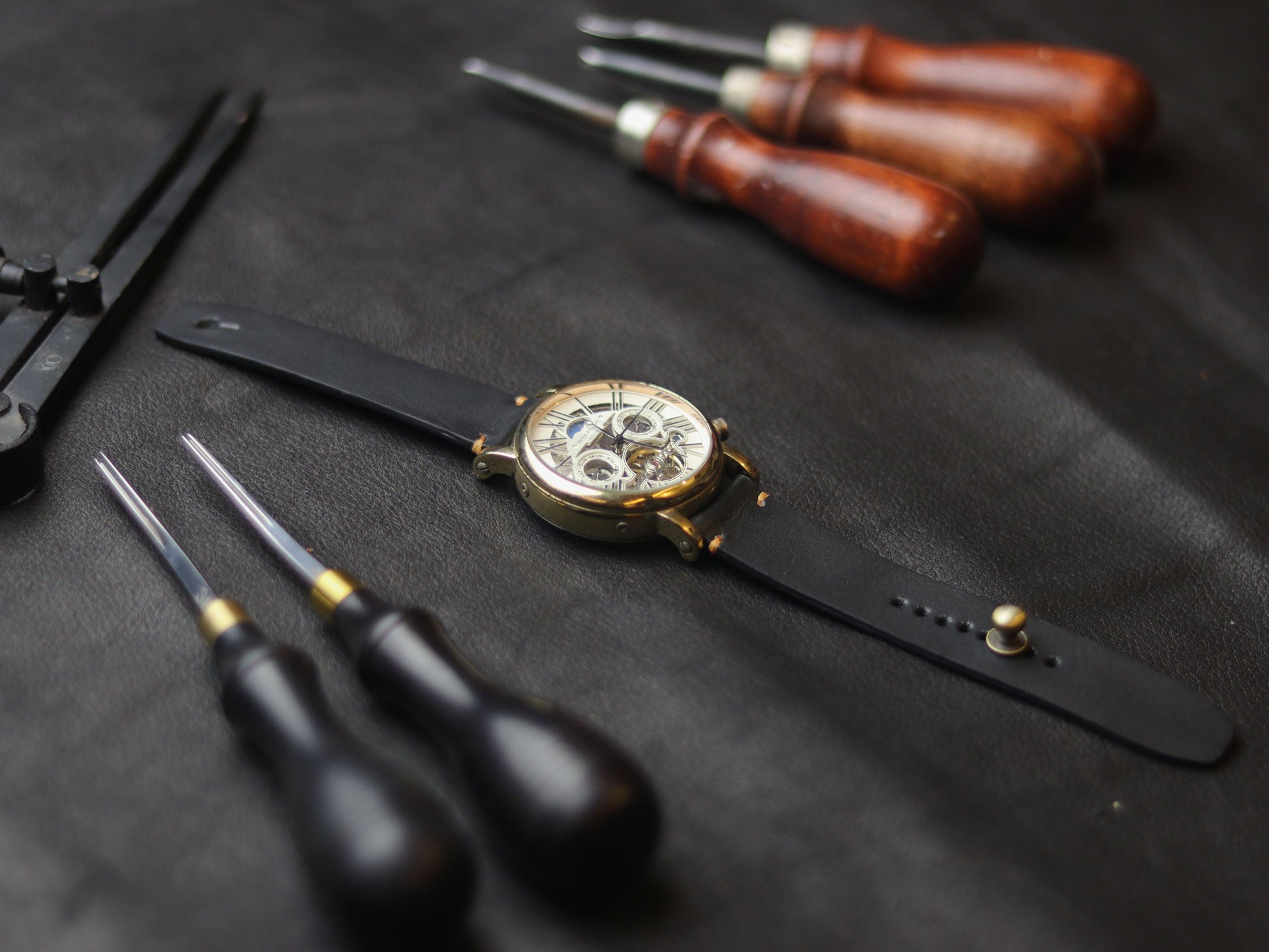 PANTOM BLACK(NEON) - MINIMAL STITCHED WATCH STRAPS grip