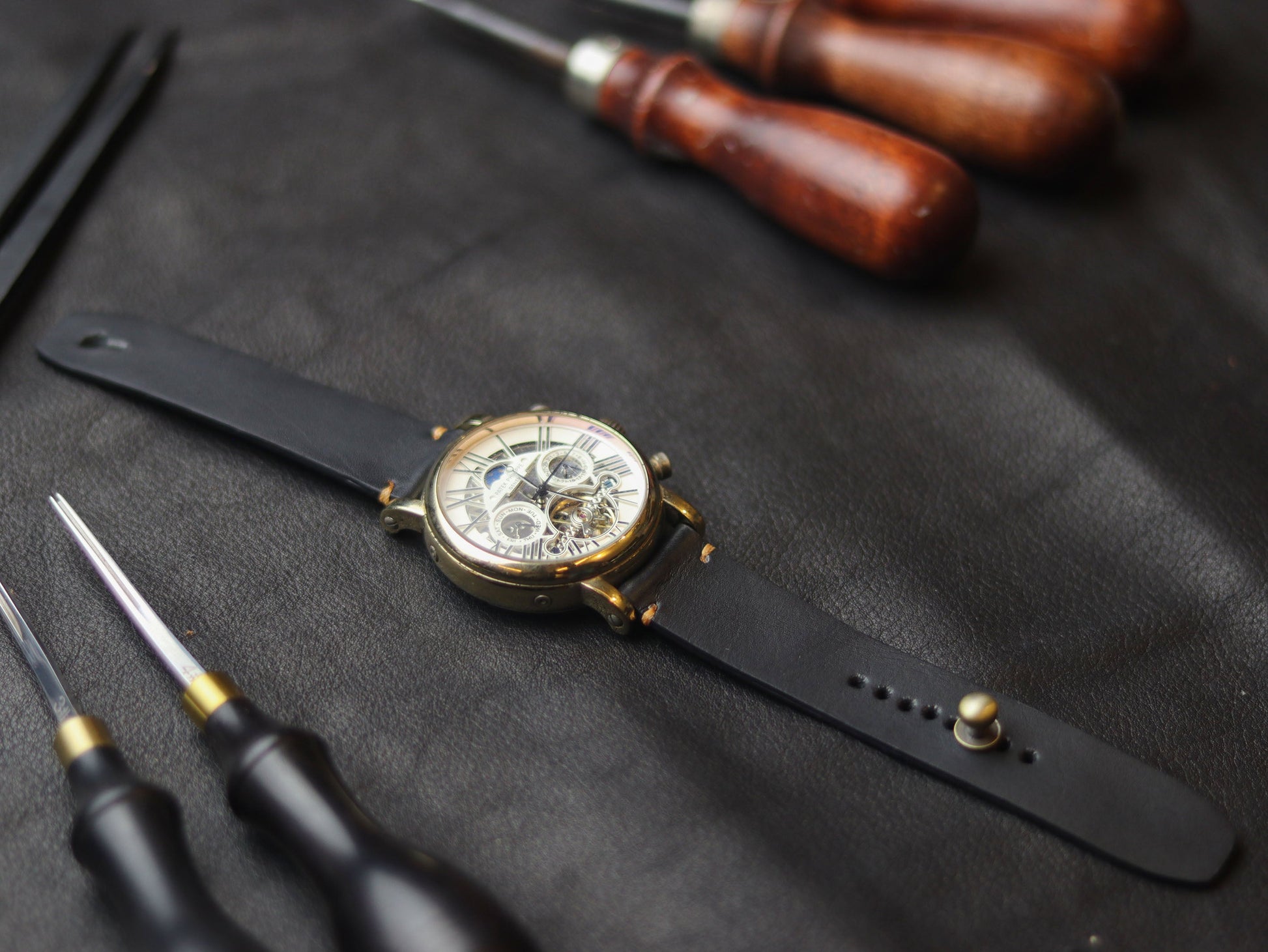 PANTOM BLACK(NEON) - MINIMAL STITCHED WATCH STRAPS grip