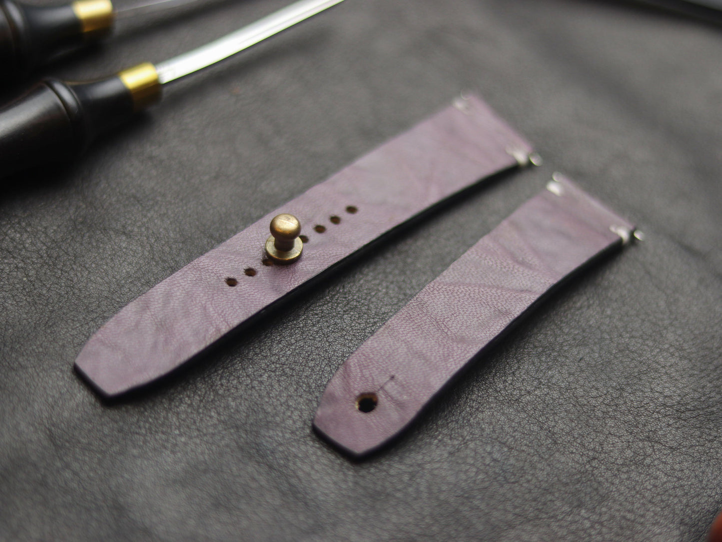 GRAPE PURPLE (WHITE) - MINIMAL STITCHED WATCH STRAPS grip