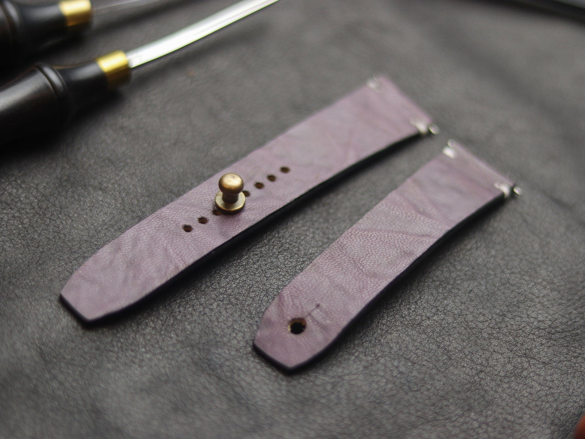 GRAPE PURPLE (WHITE) - MINIMAL STITCHED WATCH STRAPS grip