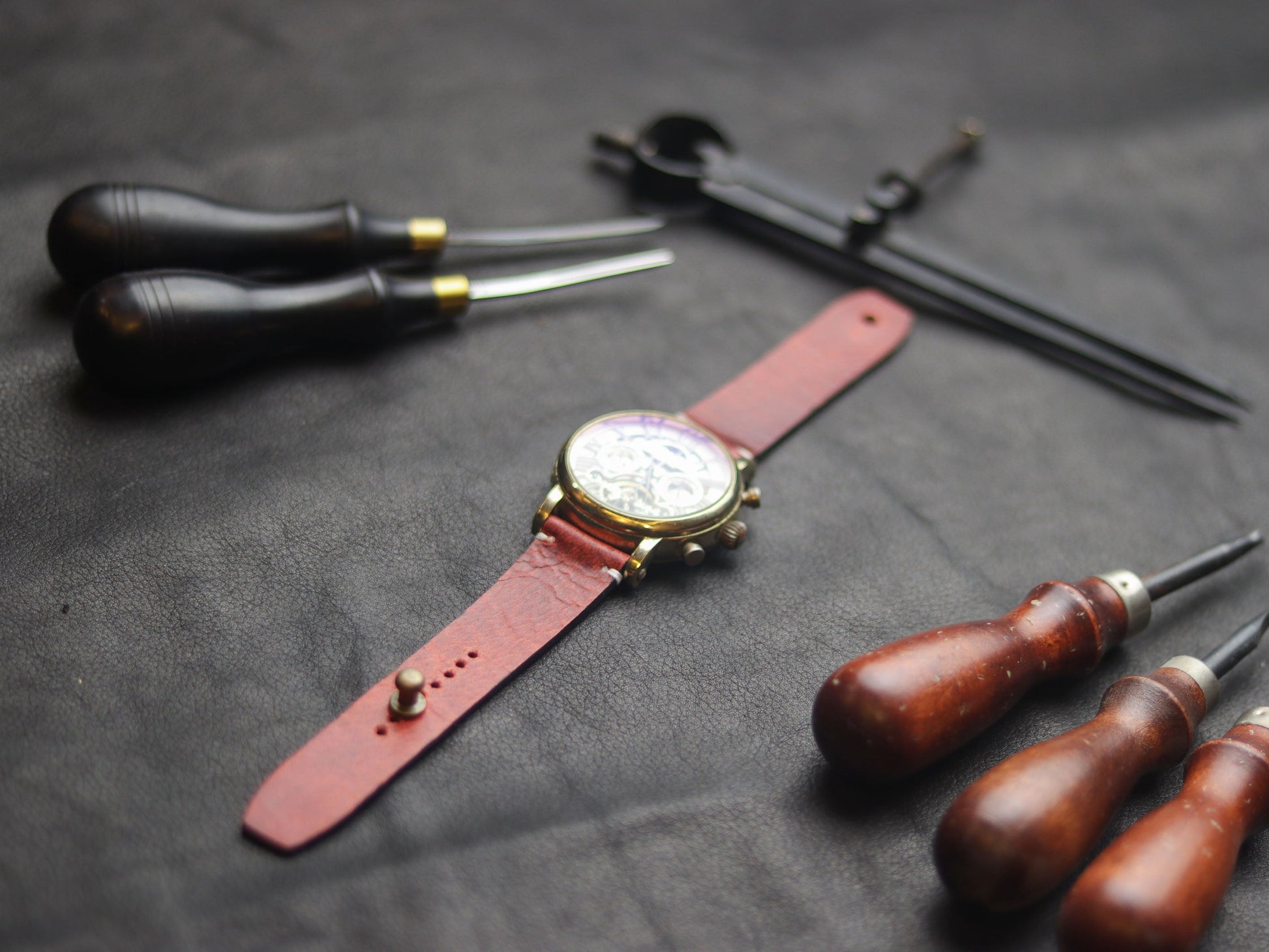 RED RICH  (BEACH) - MINIMAL STITCHED WATCH STRAPS grip