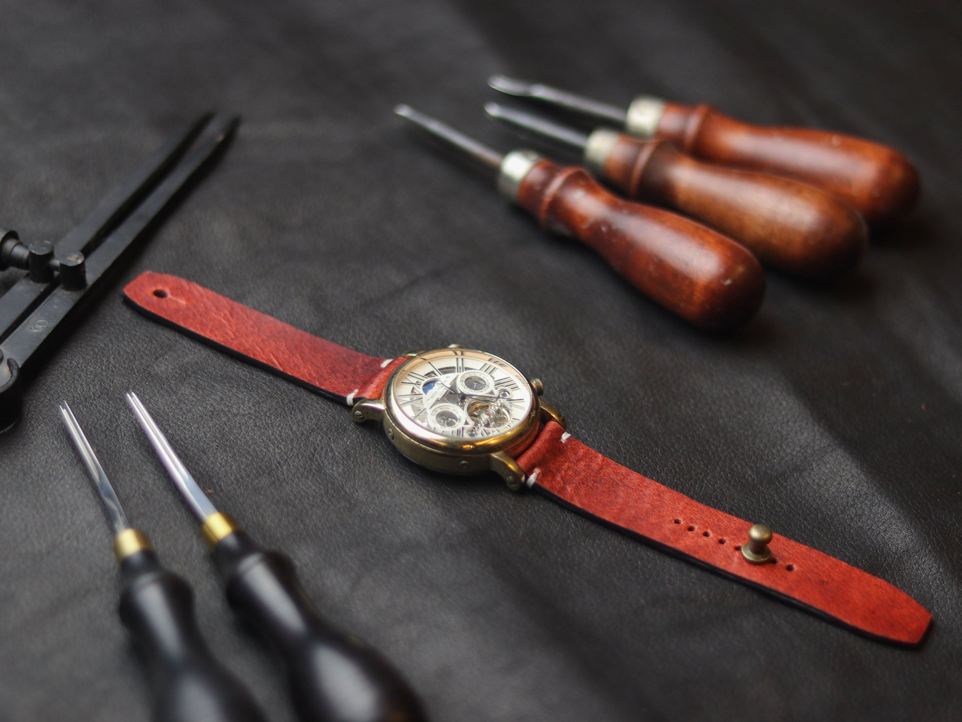 RED RICH  (BEACH) - MINIMAL STITCHED WATCH STRAPS grip