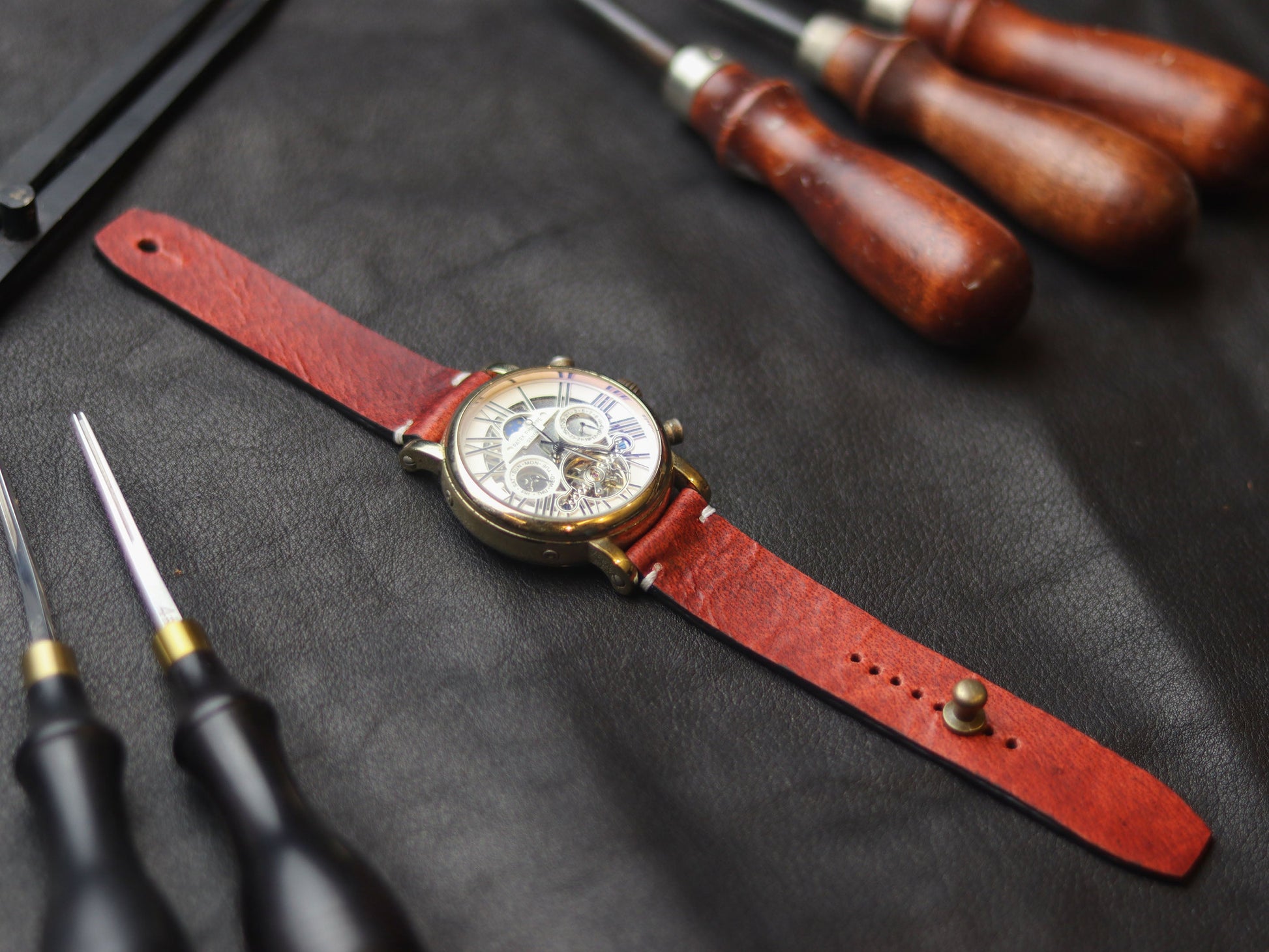 RED RICH  (BEACH) - MINIMAL STITCHED WATCH STRAPS grip
