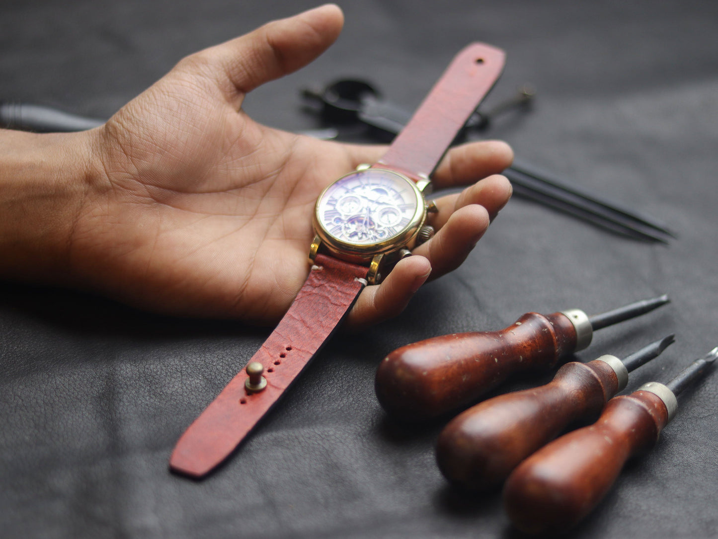 RED RICH  (BEACH) - MINIMAL STITCHED WATCH STRAPS grip