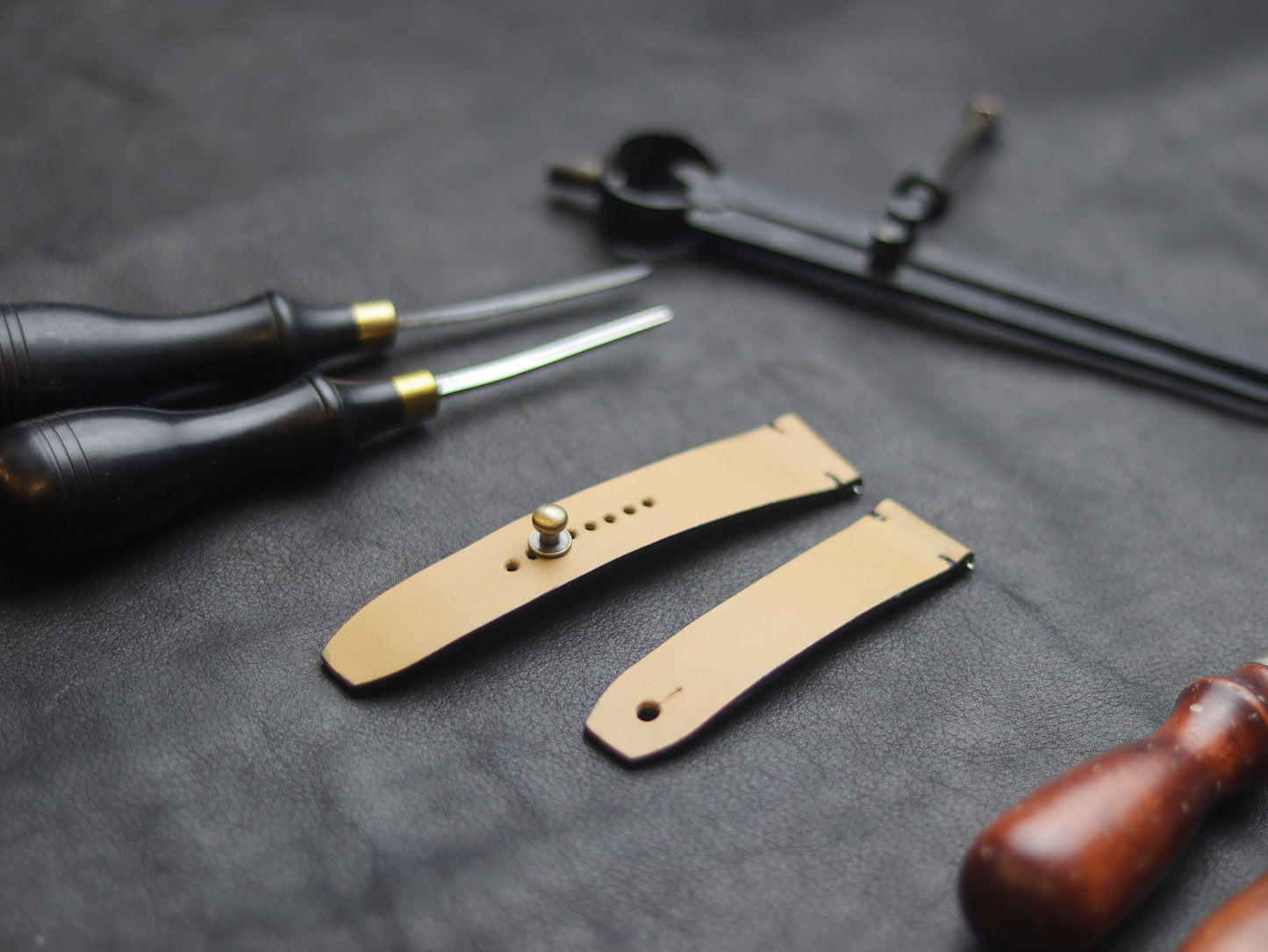 CHIFON  (BLACK) - MINIMAL STITCHED WATCH STRAPS grip