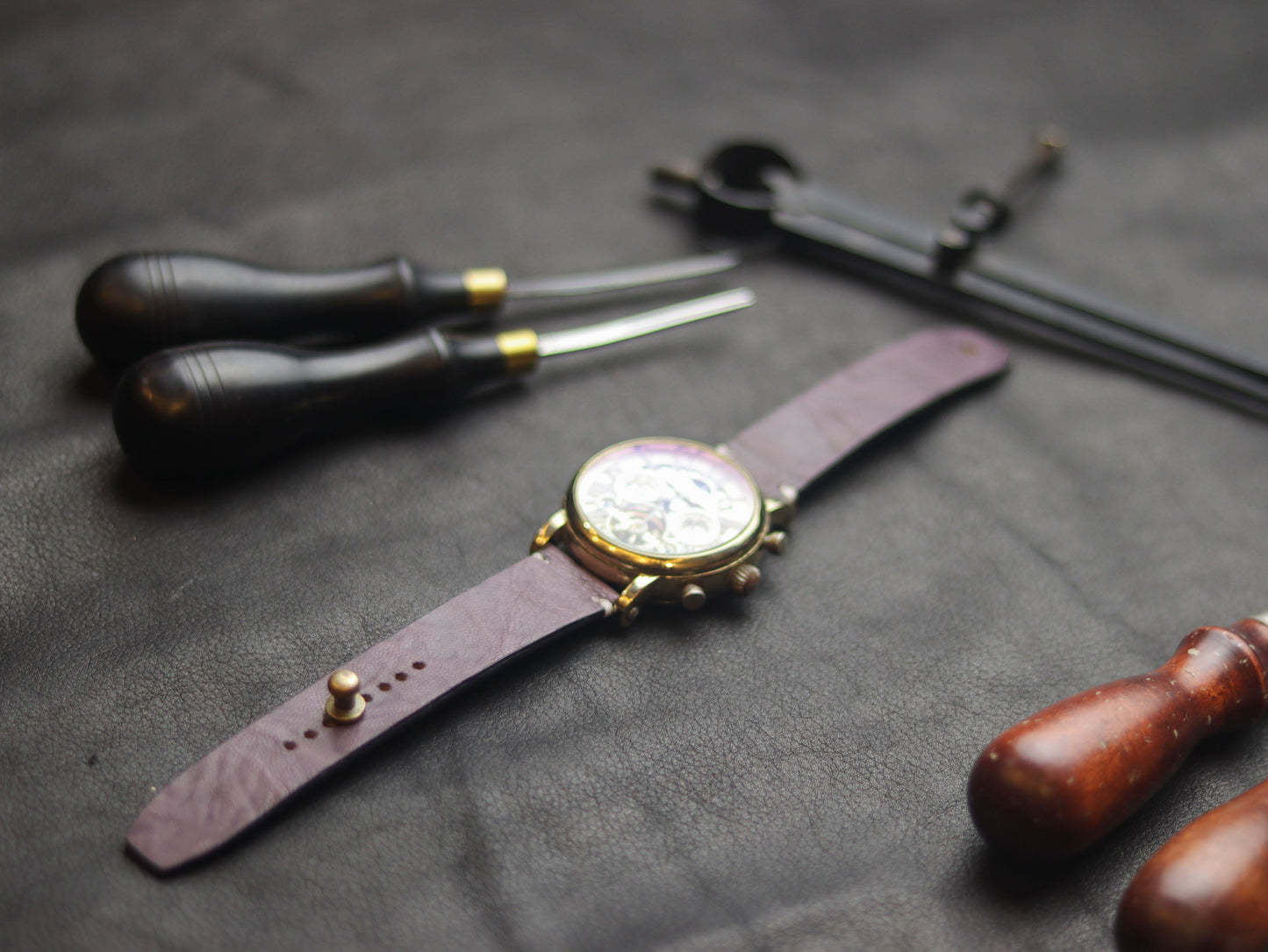 GRAPE PURPLE (WHITE) - MINIMAL STITCHED WATCH STRAPS grip