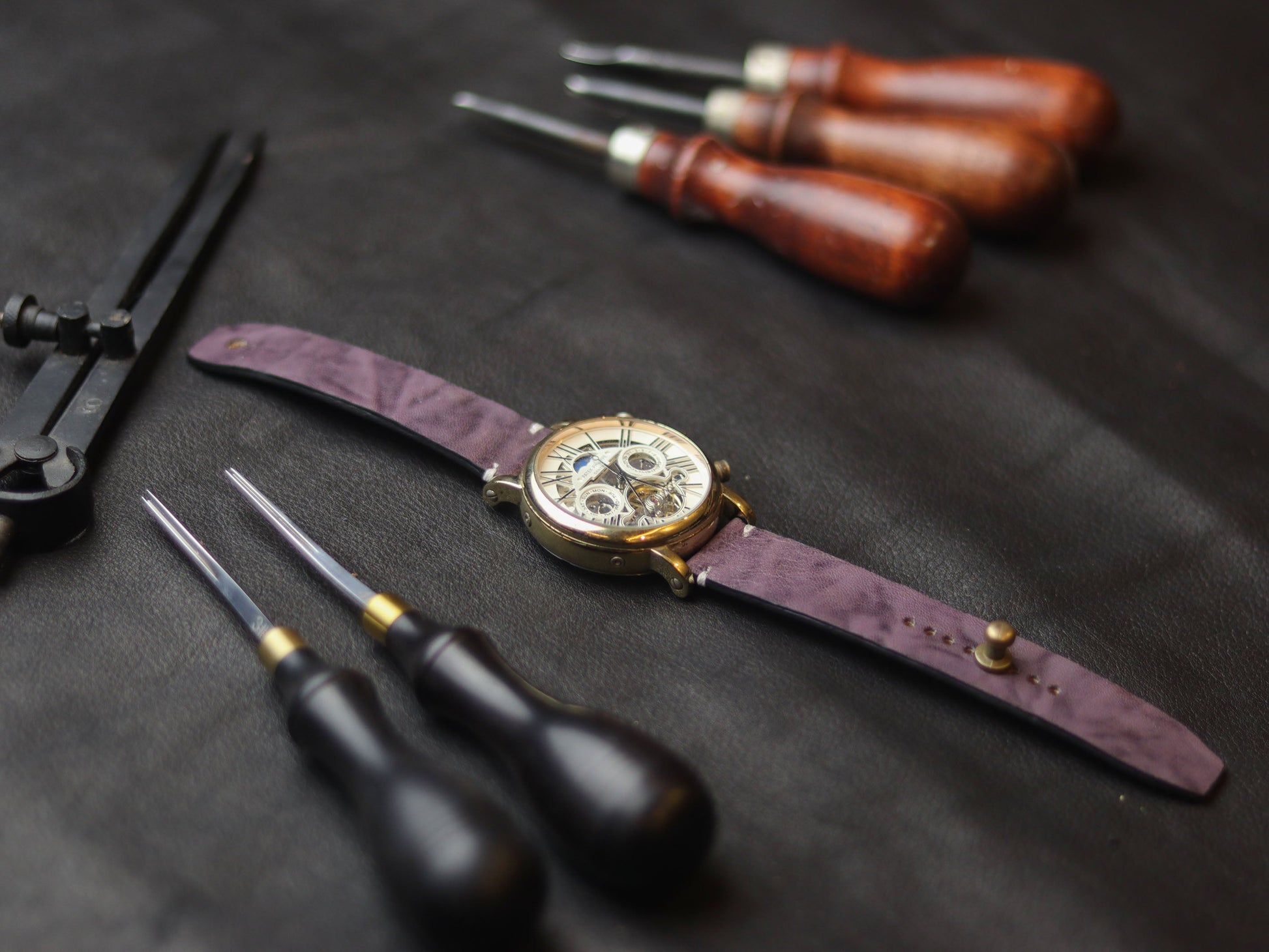 GRAPE PURPLE (WHITE) - MINIMAL STITCHED WATCH STRAPS grip