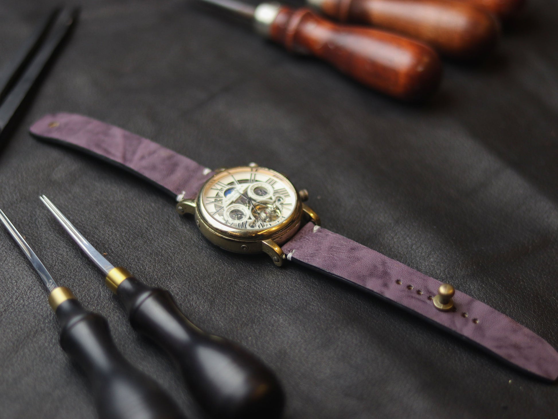 GRAPE PURPLE (WHITE) - MINIMAL STITCHED WATCH STRAPS grip