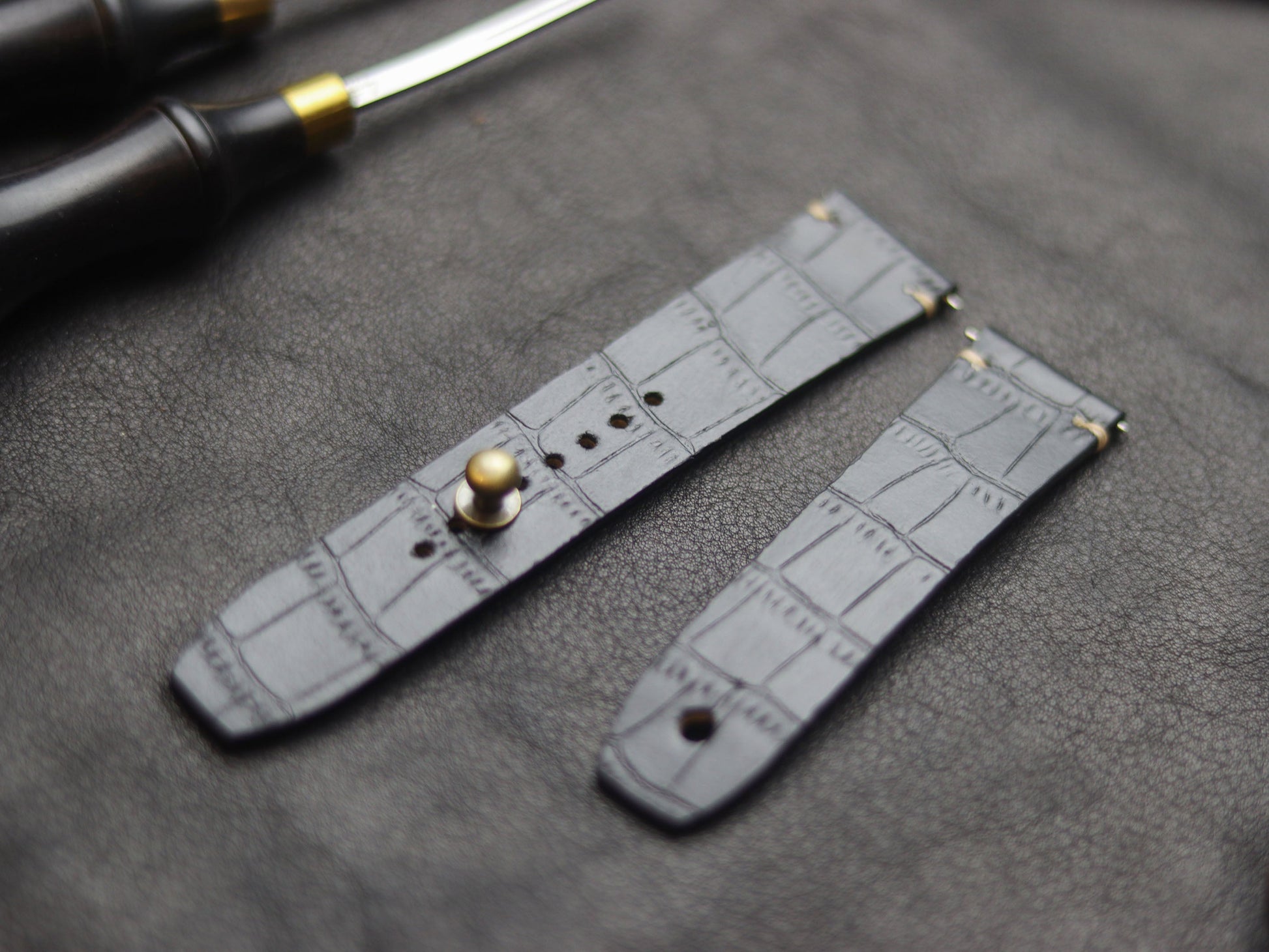 PANTOM BLACK (BEACH) - MINIMAL STITCHED WATCH STRAPS grip