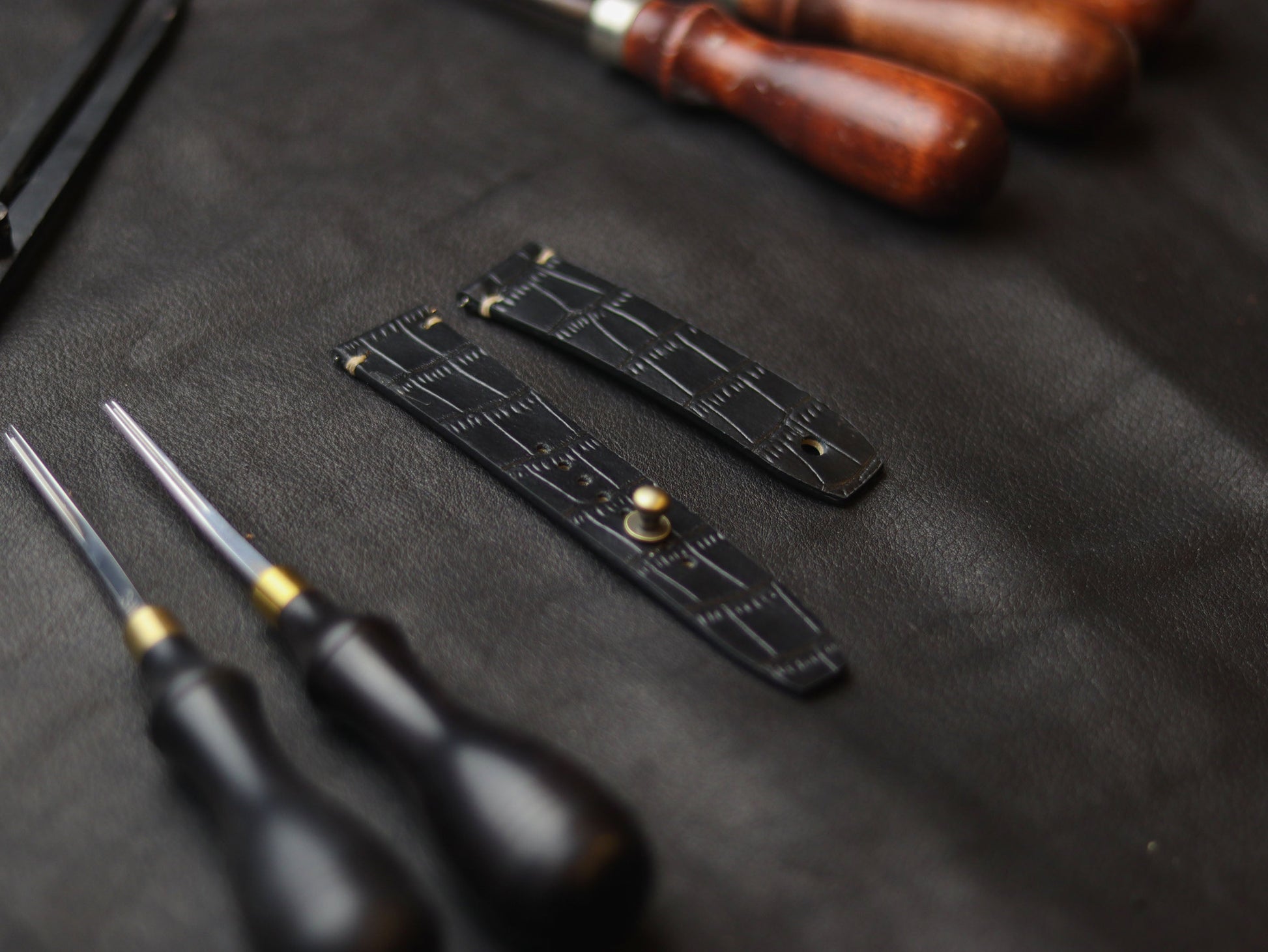PANTOM BLACK (BEACH) - MINIMAL STITCHED WATCH STRAPS grip