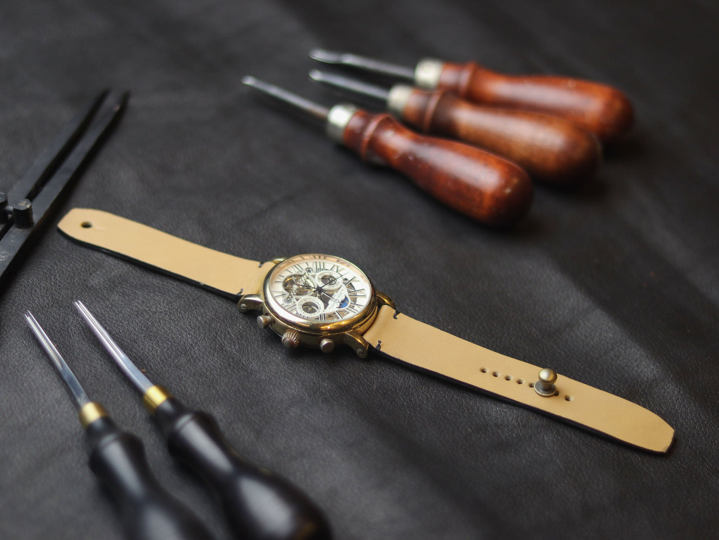 CHIFON  (BLACK) - MINIMAL STITCHED WATCH STRAPS grip