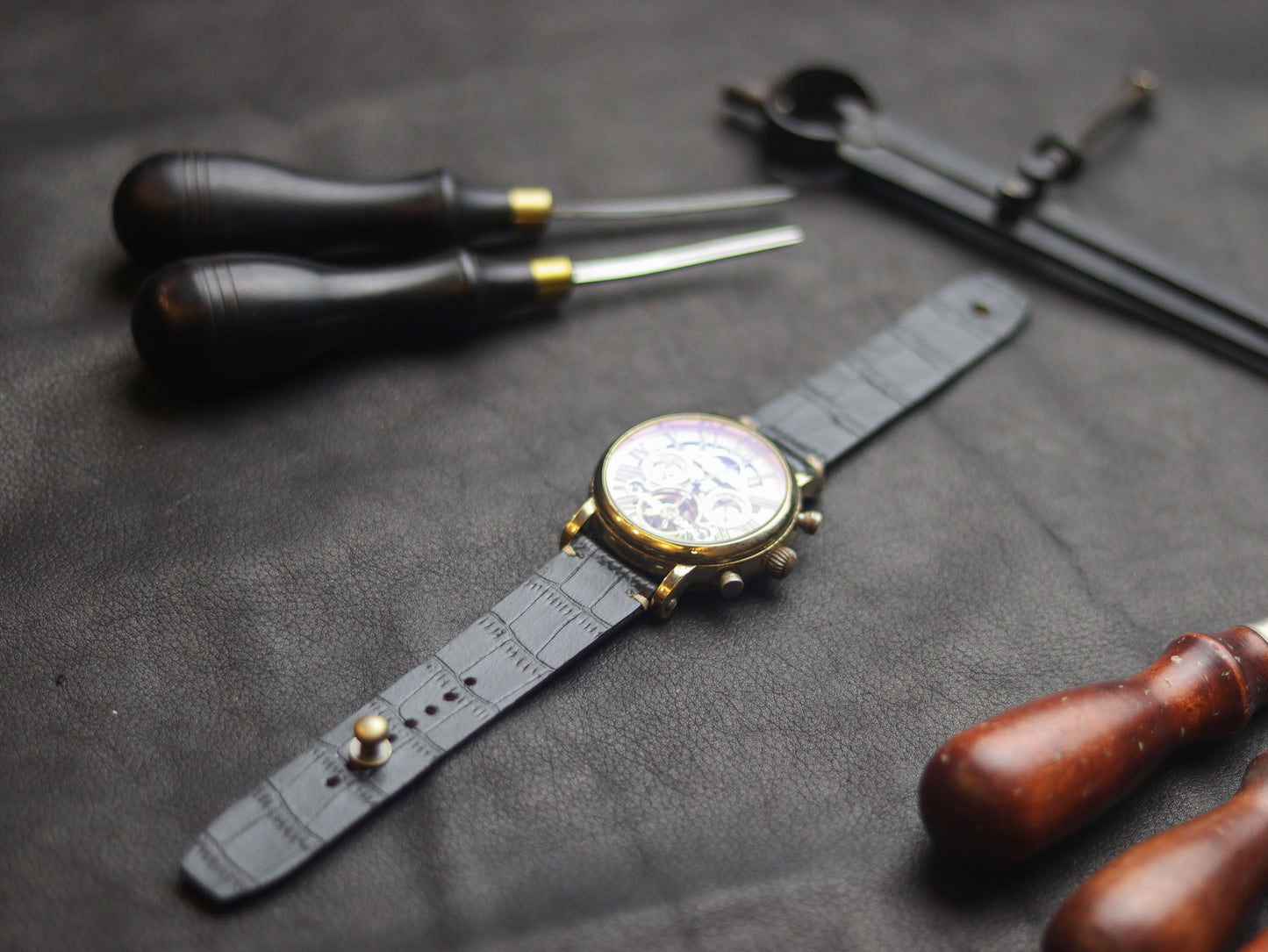 PANTOM BLACK (BEACH) - MINIMAL STITCHED WATCH STRAPS grip
