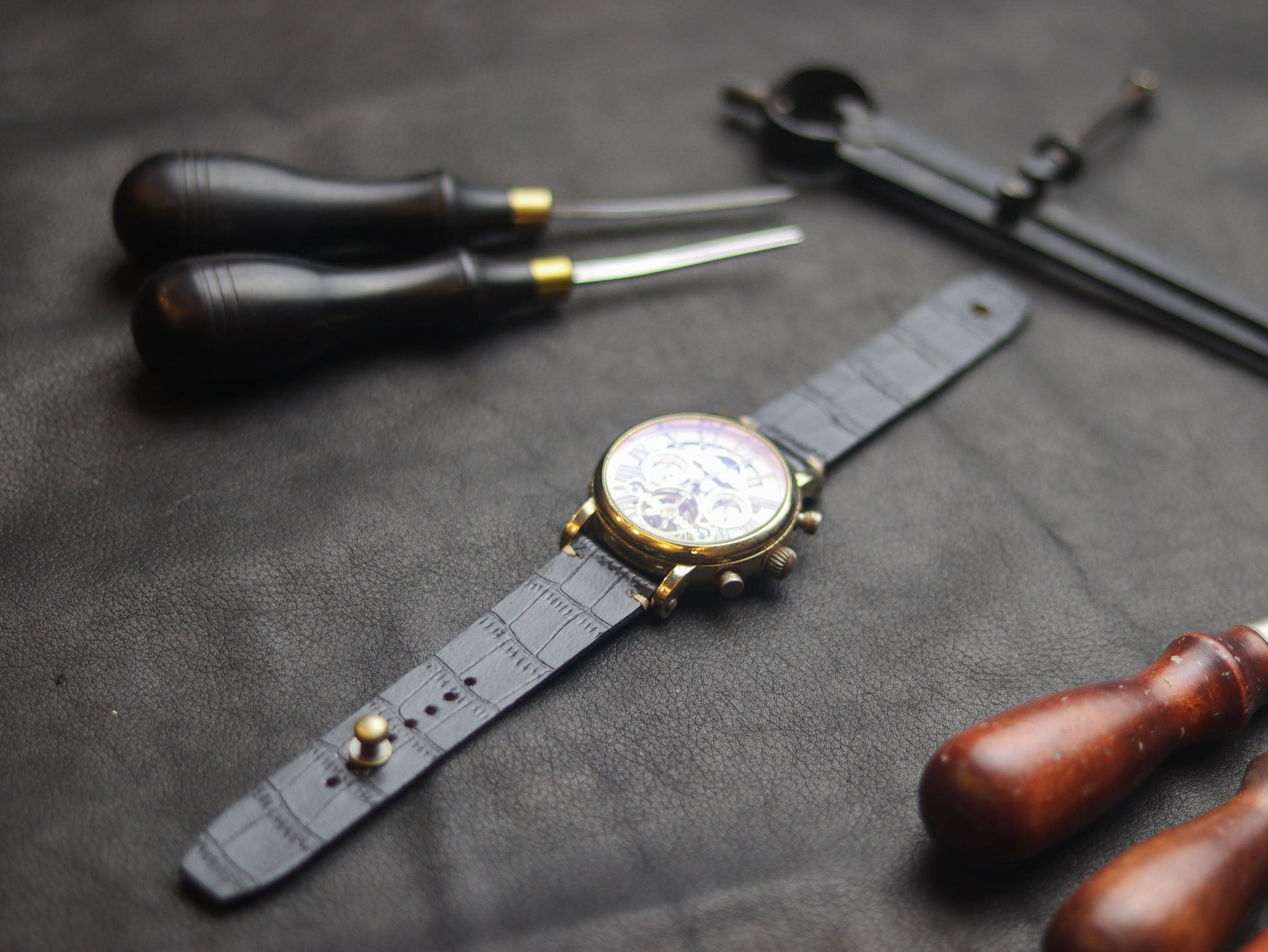 PANTOM BLACK (BEACH) - MINIMAL STITCHED WATCH STRAPS grip