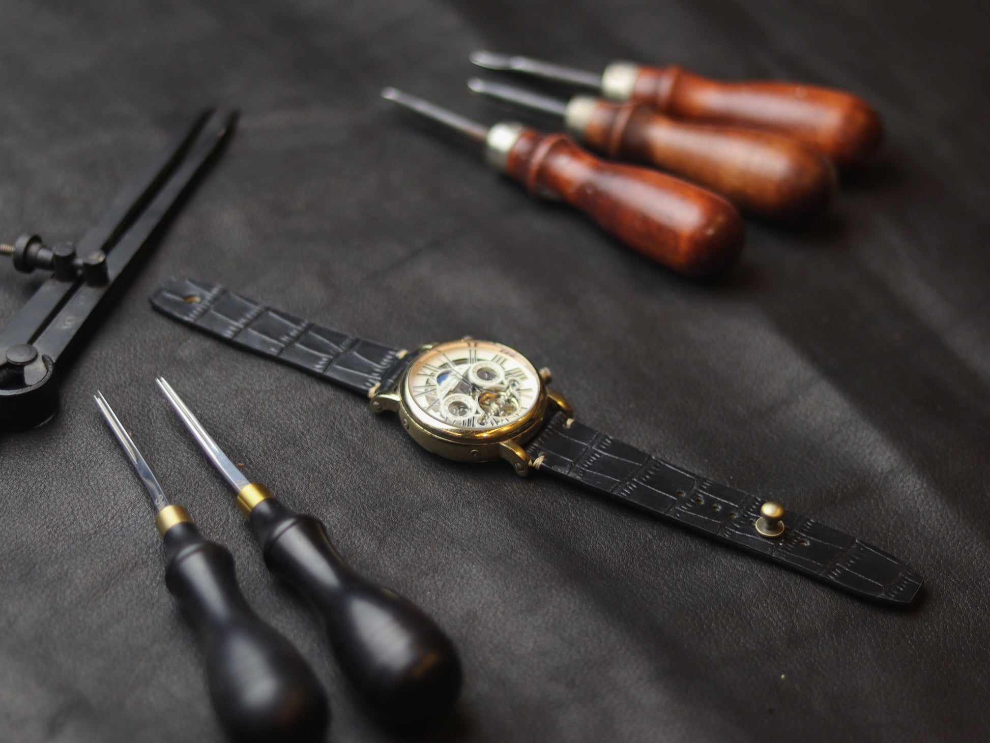 PANTOM BLACK (BEACH) - MINIMAL STITCHED WATCH STRAPS grip