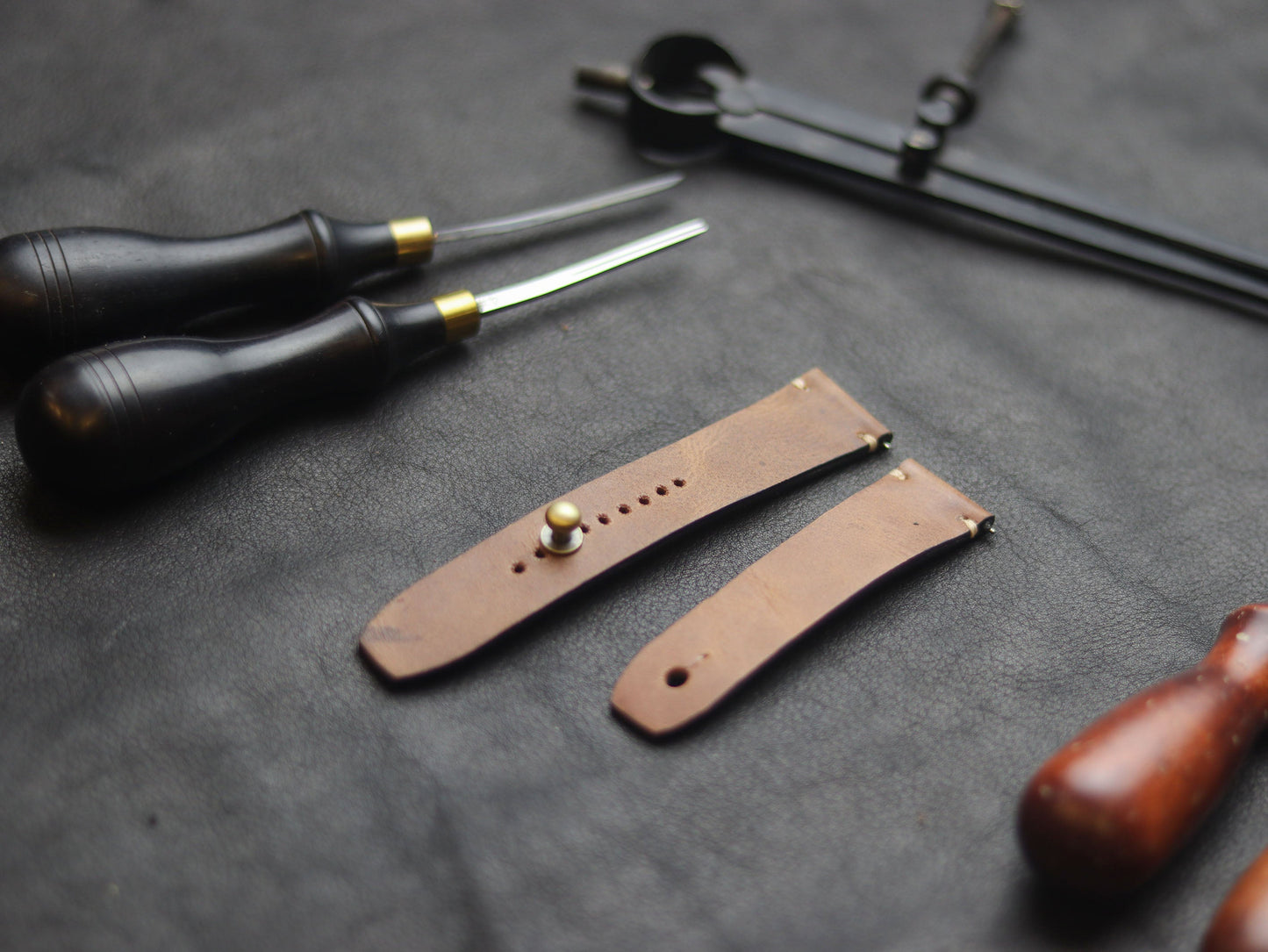 WALNAT  BROWN  (BEACH) - MINIMAL STITCHED WATCH STRAPS grip