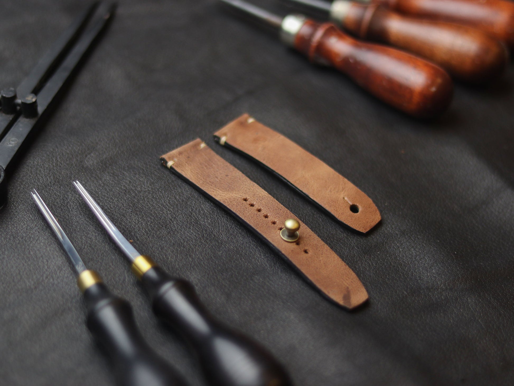 WALNAT  BROWN  (BEACH) - MINIMAL STITCHED WATCH STRAPS grip