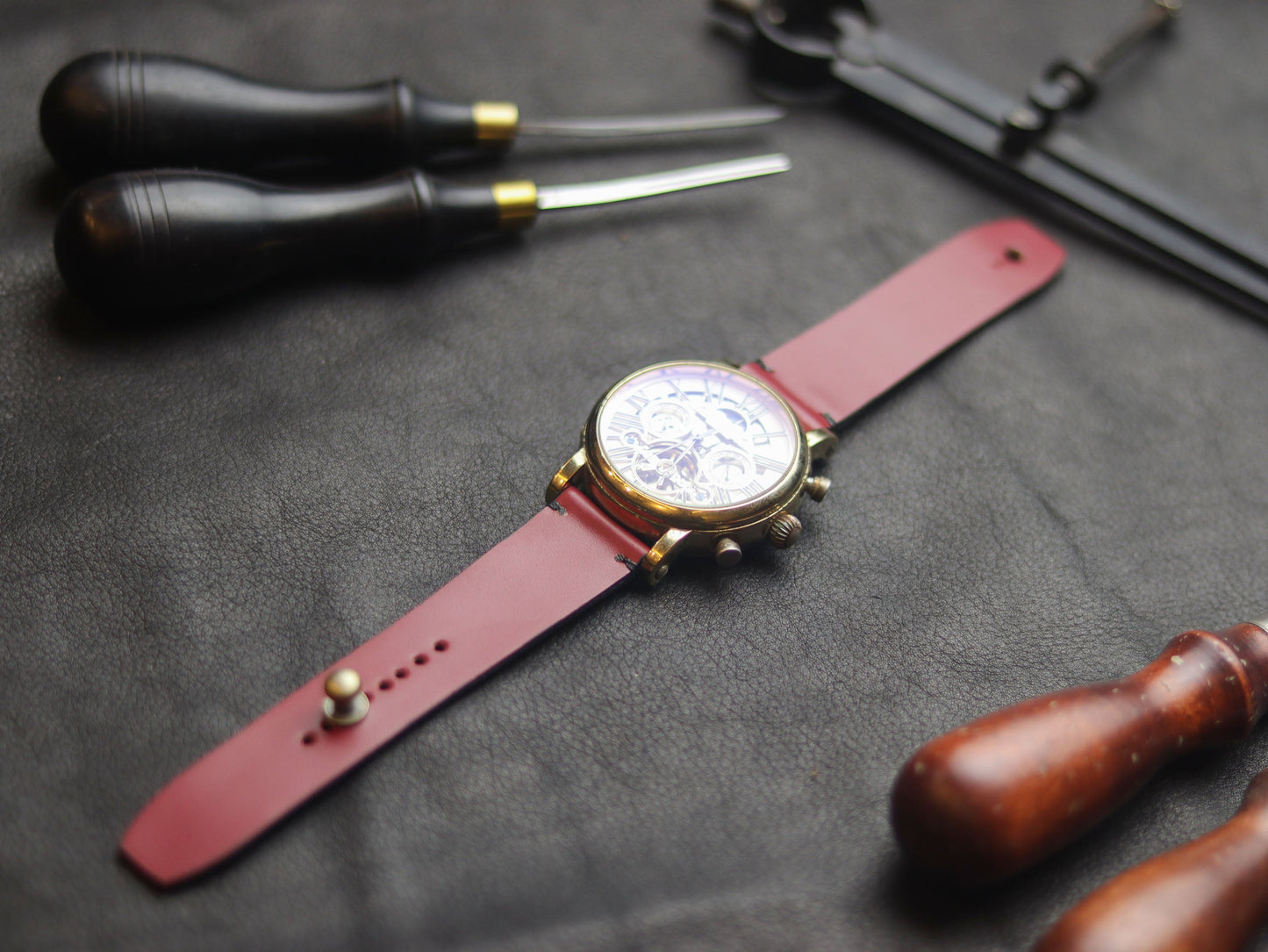 CRIMSON RED  (BLACK) - MINIMAL STITCHED WATCH STRAPS grip