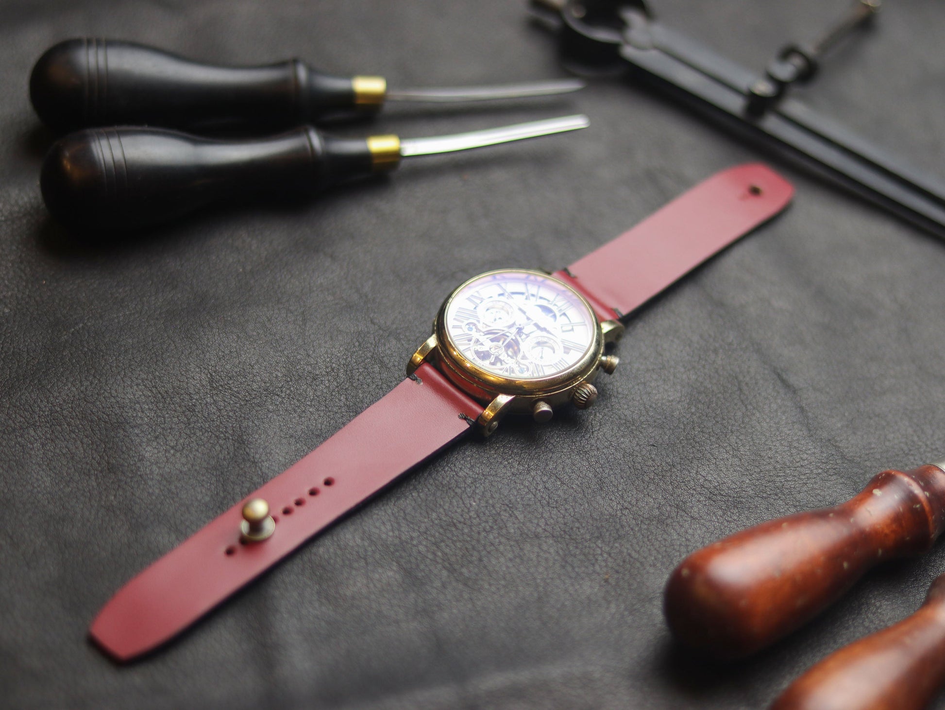 CRIMSON RED  (BLACK) - MINIMAL STITCHED WATCH STRAPS grip