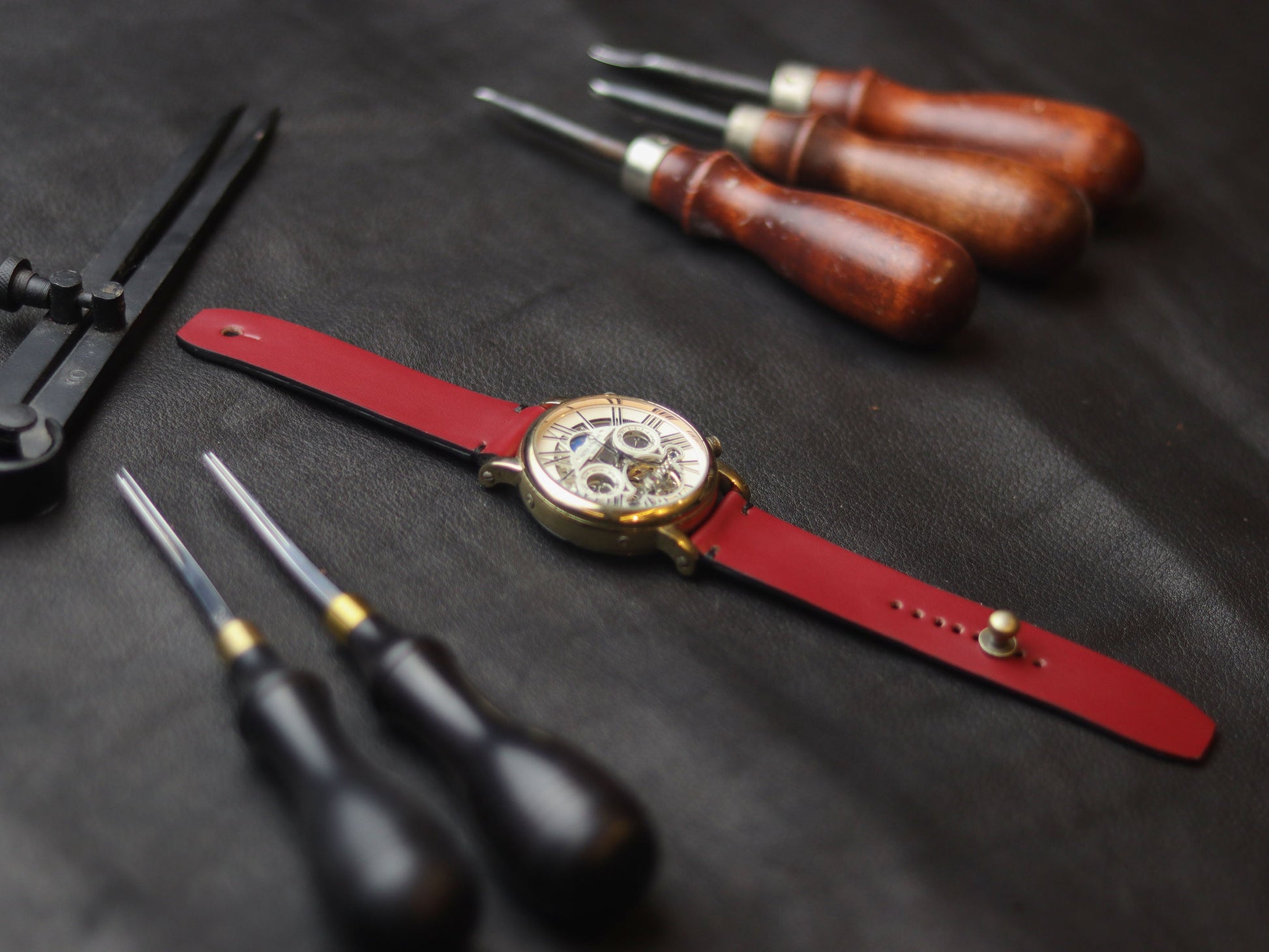 CRIMSON RED  (BLACK) - MINIMAL STITCHED WATCH STRAPS grip