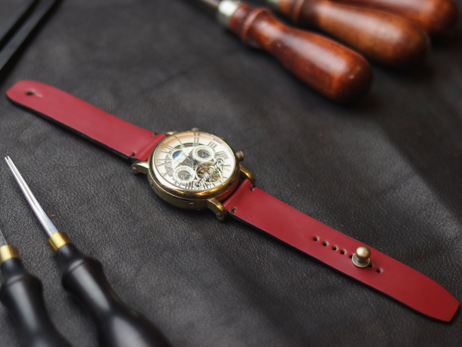 CRIMSON RED  (BLACK) - MINIMAL STITCHED WATCH STRAPS grip