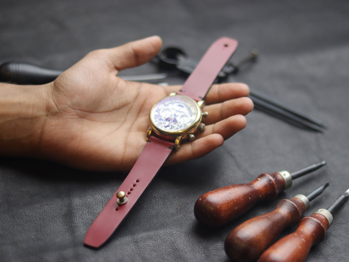 CRIMSON RED  (BLACK) - MINIMAL STITCHED WATCH STRAPS grip