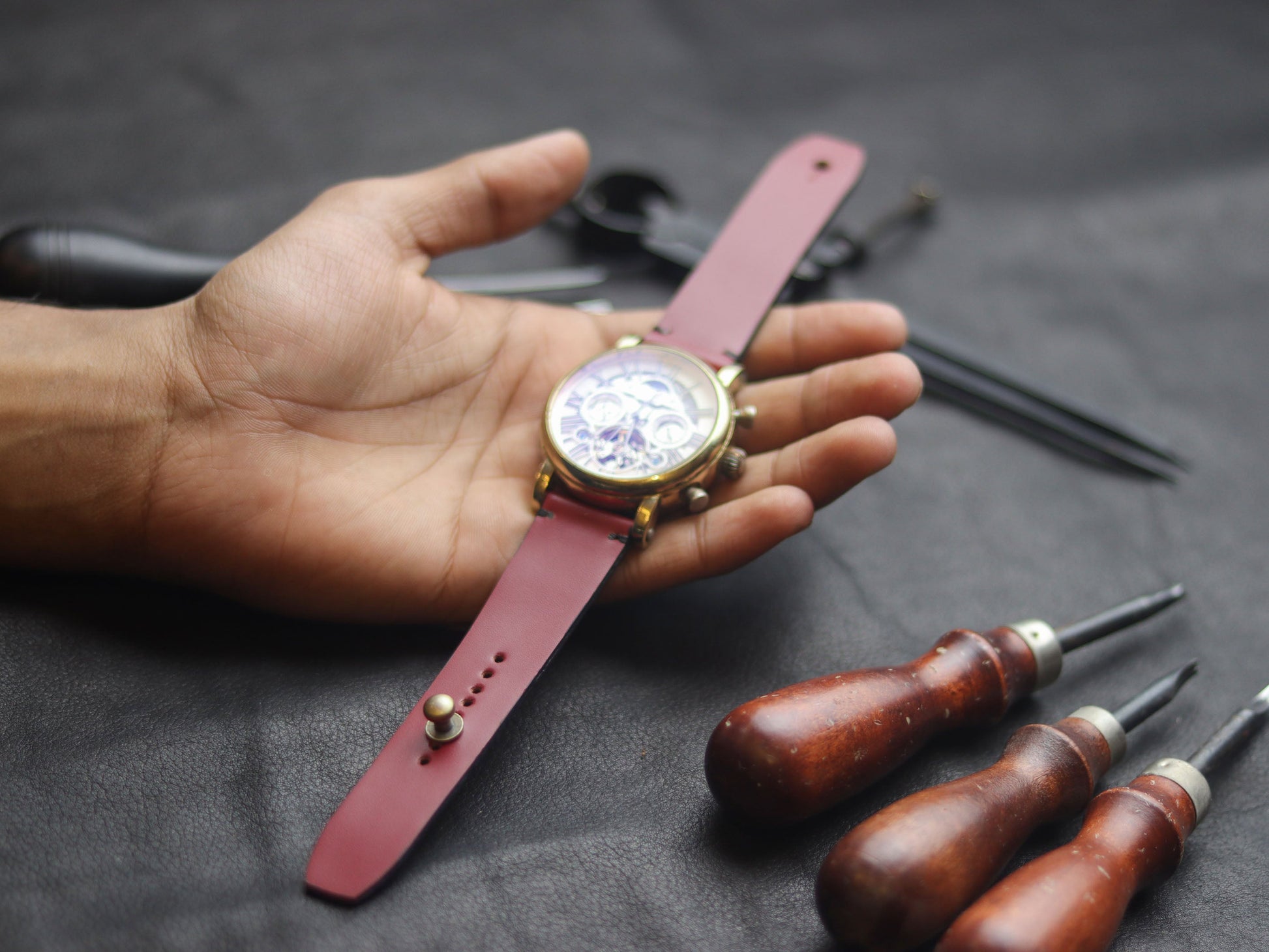 CRIMSON RED  (BLACK) - MINIMAL STITCHED WATCH STRAPS grip