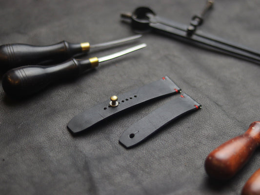 PANTOM BLACK (RED) - MINIMAL STITCHED WATCH STRAPS grip