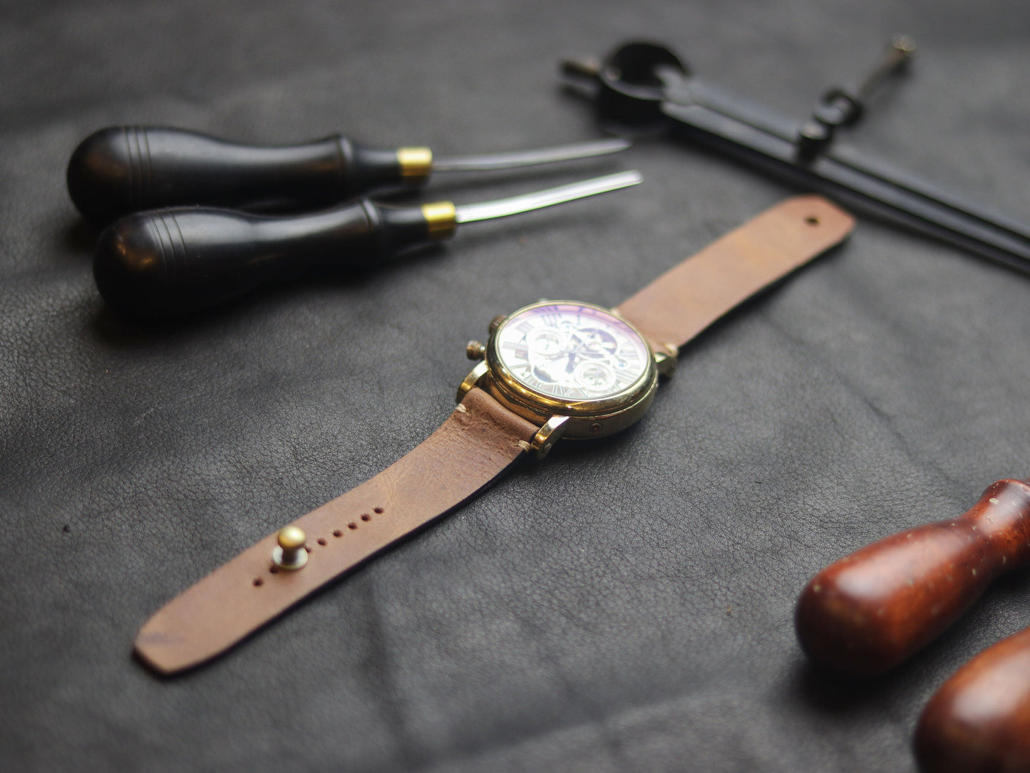 WALNAT  BROWN  (BEACH) - MINIMAL STITCHED WATCH STRAPS grip