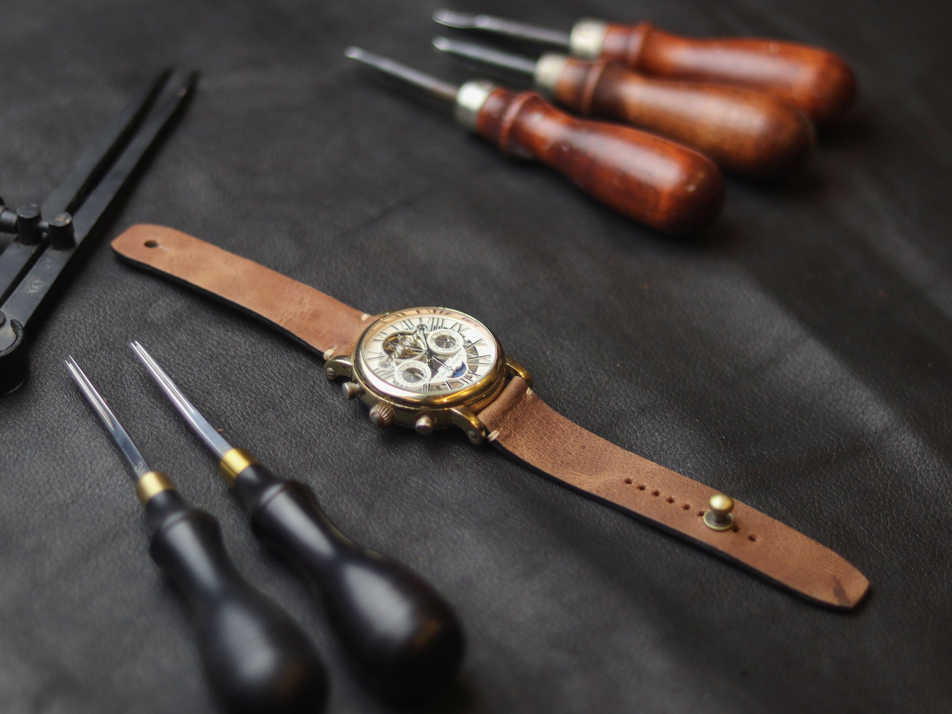 WALNAT  BROWN  (BEACH) - MINIMAL STITCHED WATCH STRAPS grip