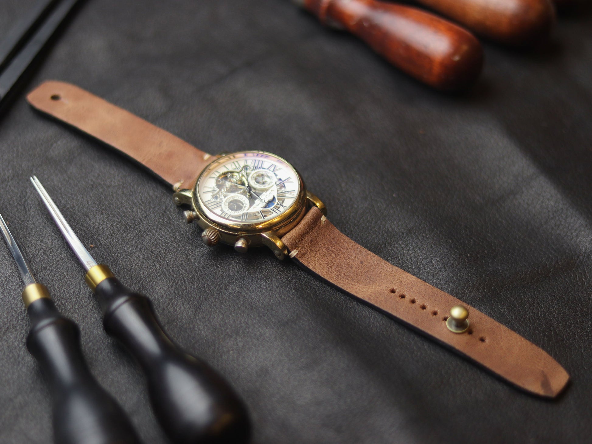 WALNAT  BROWN  (BEACH) - MINIMAL STITCHED WATCH STRAPS grip