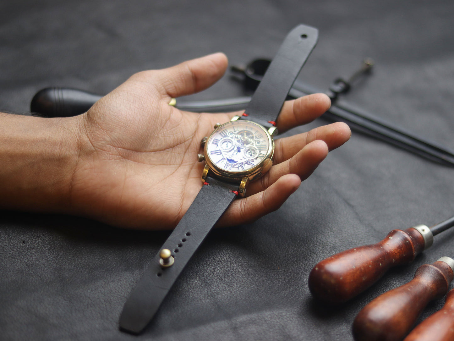 PANTOM BLACK (RED) - MINIMAL STITCHED WATCH STRAPS grip