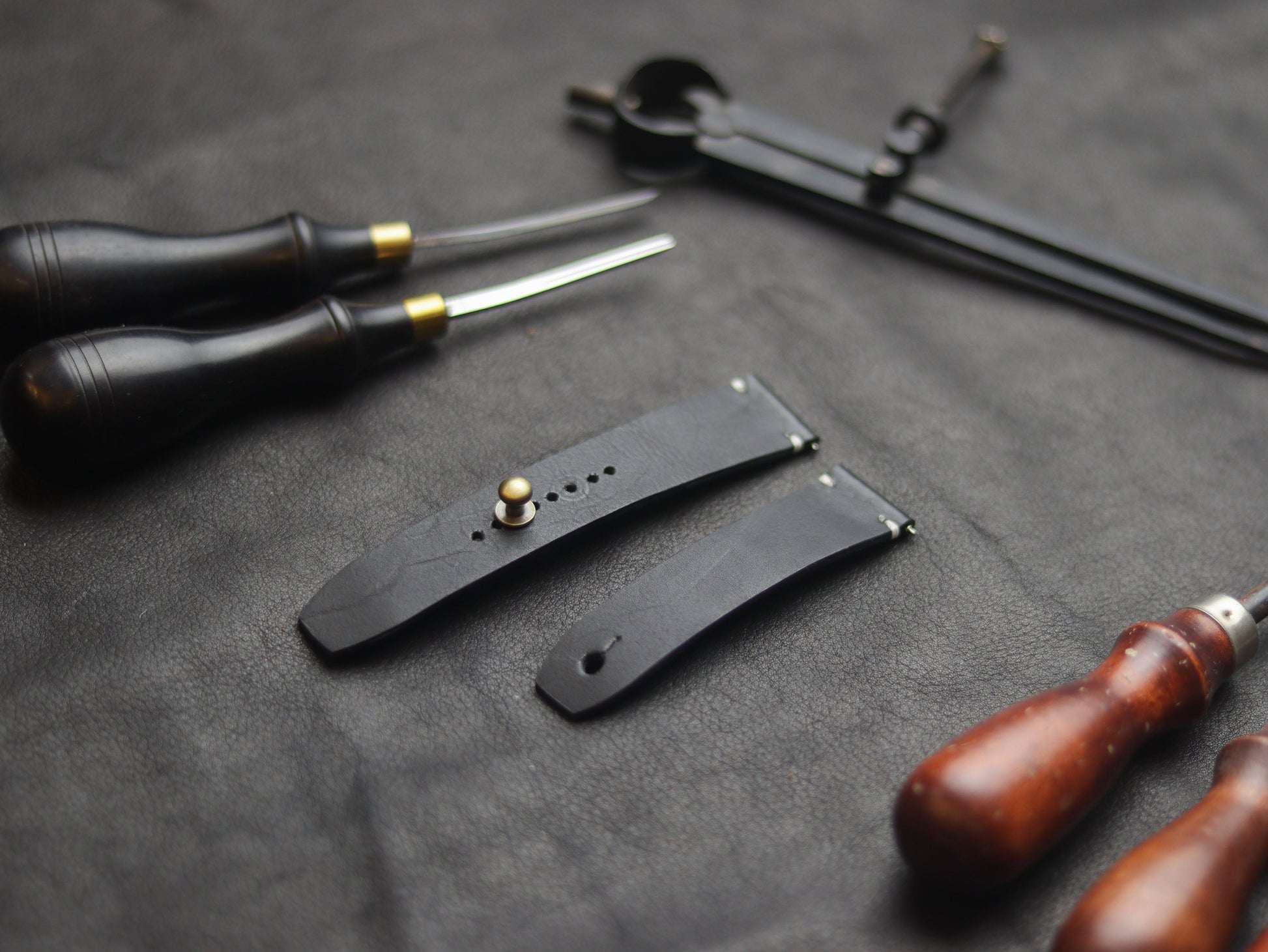 PANTOM BLACK(NEON) - MINIMAL STITCHED WATCH STRAPS grip