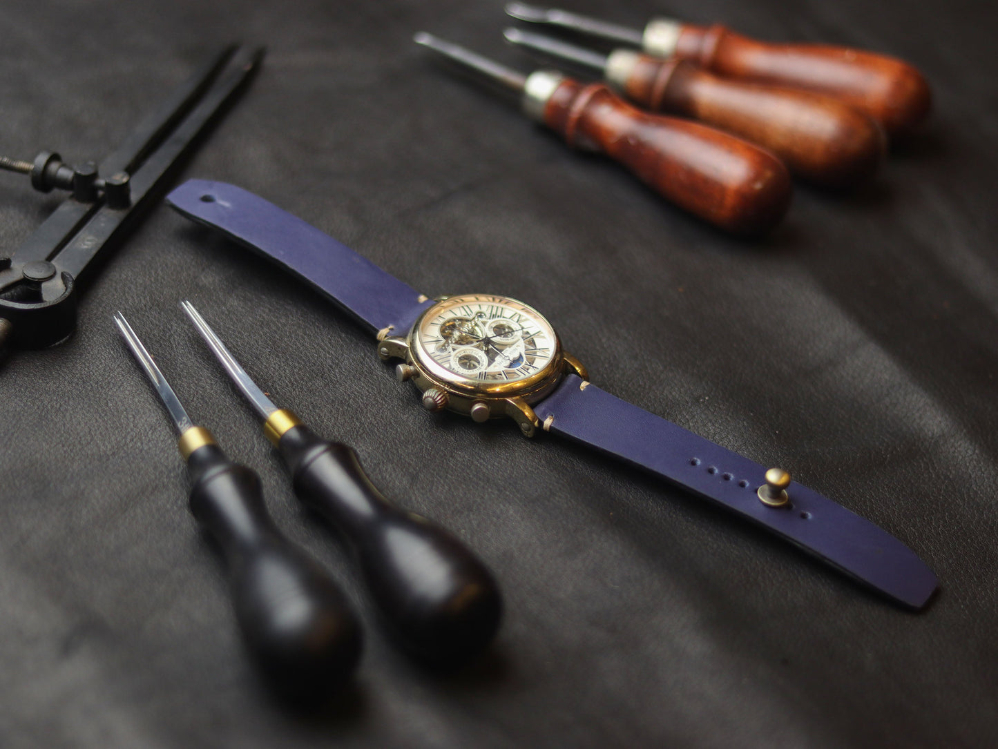 CLASSIC BLUE (BEACH) - MINIMAL STITCHED WATCH STRAPS grip