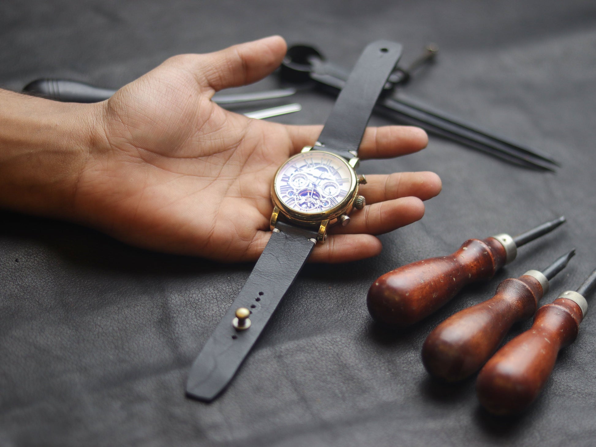 PANTOM BLACK (WHITE) - MINIMAL STITCHED WATCH STRAPS grip