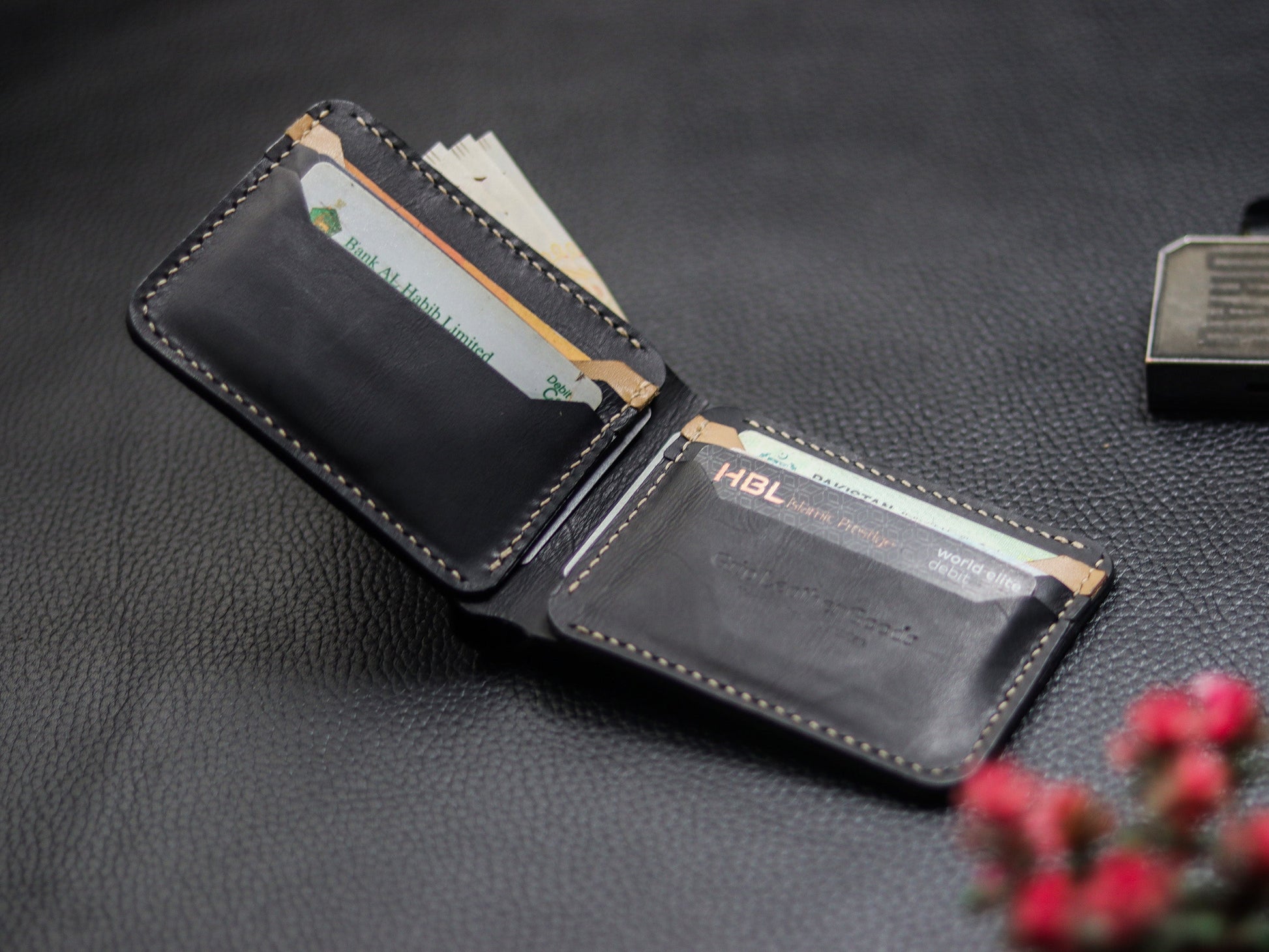 URBAN LEATHER WALLET CHARCOLE BLACK & CHIFFON WHITE grip