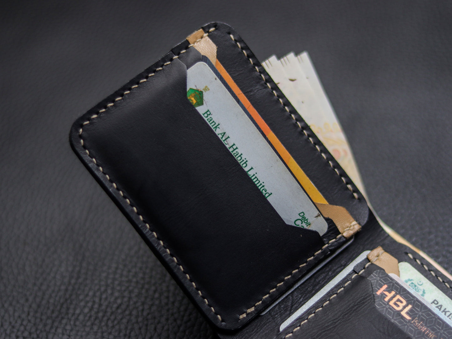 URBAN LEATHER WALLET CHARCOLE BLACK & CHIFFON WHITE grip