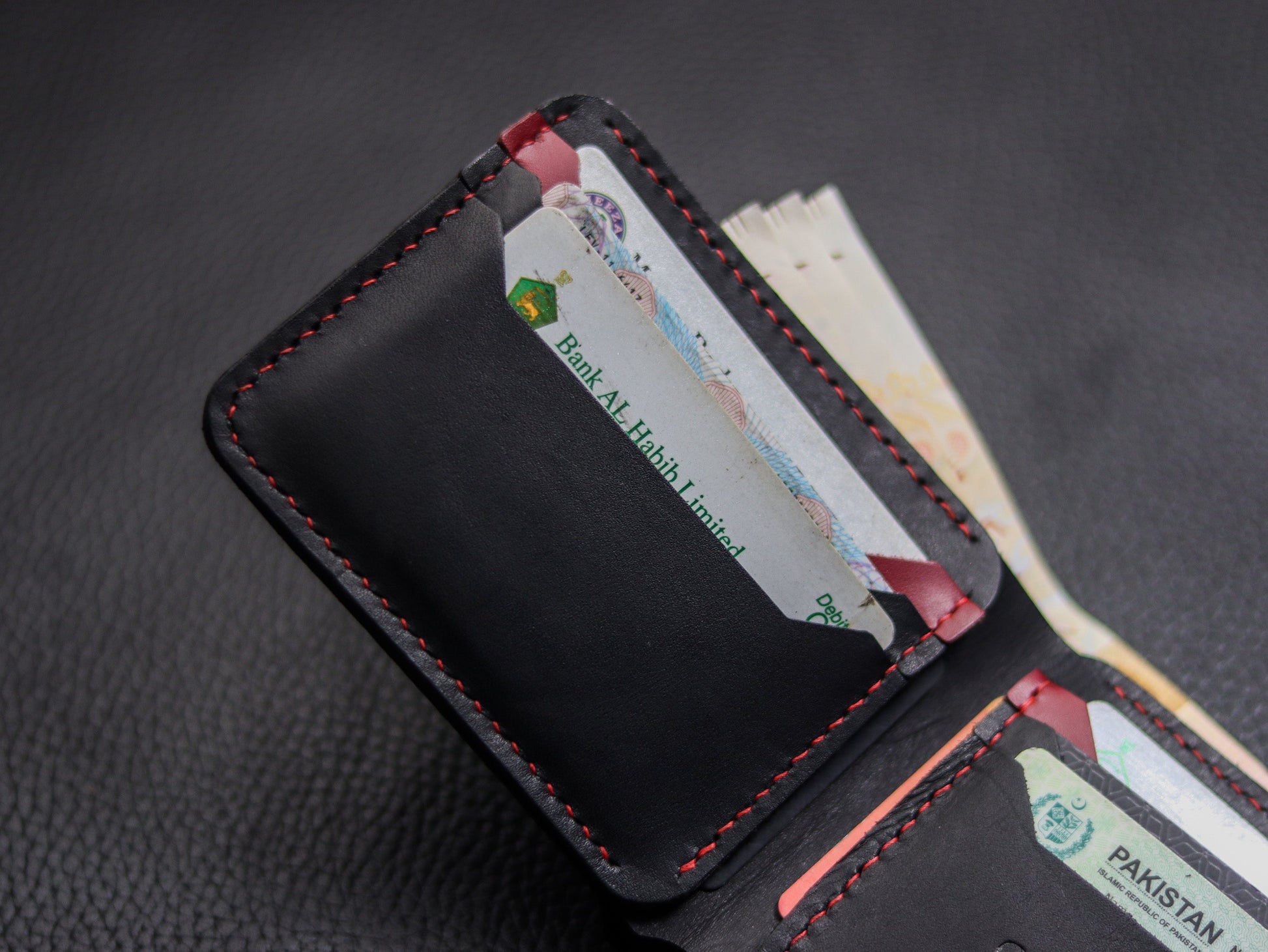 URBAN LEATHER WALLET CHARCOLE BLACK & RED grip