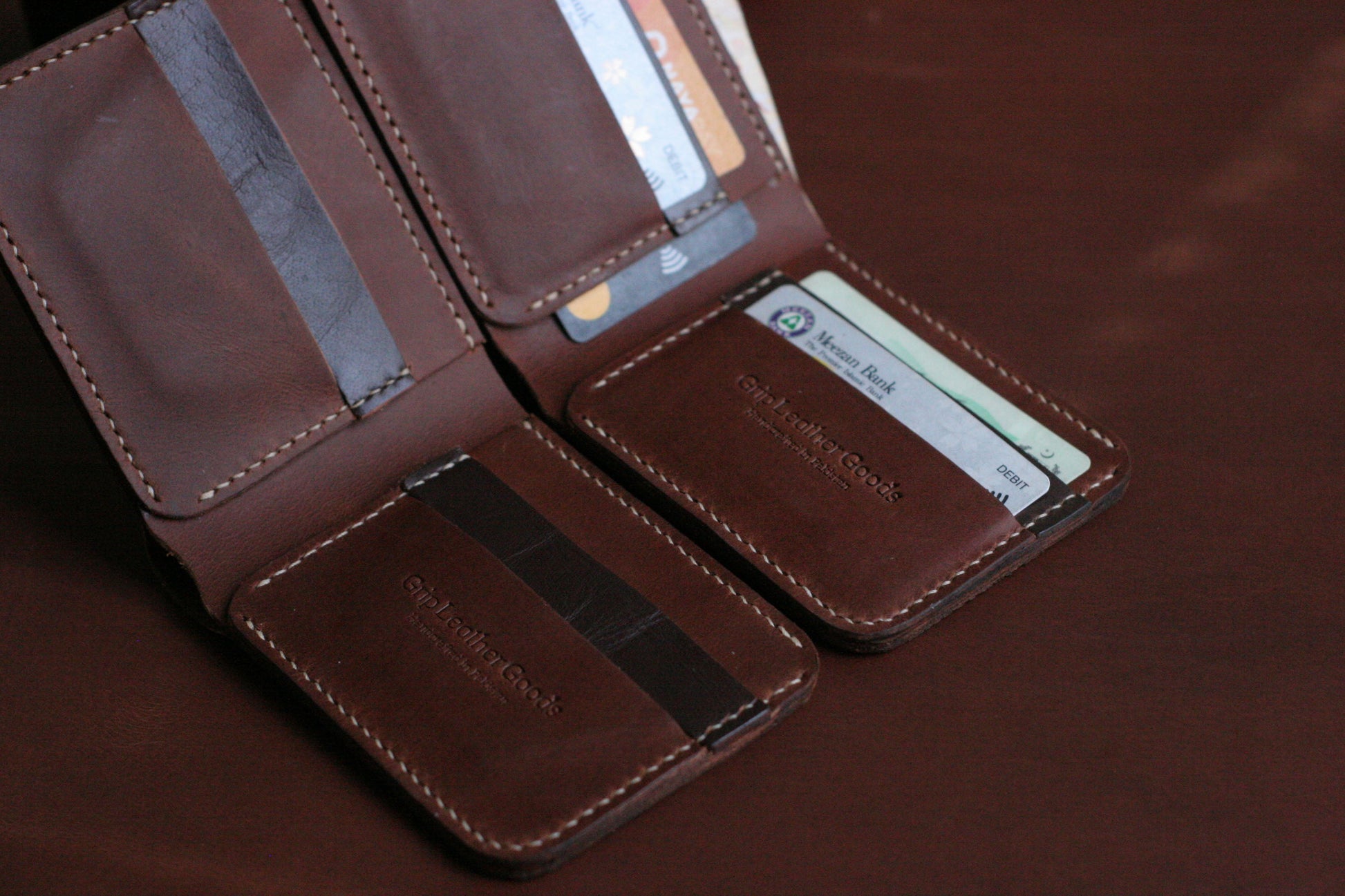 GROOM 2.0 LEATHER WALLET TAWNY  BROWN grip